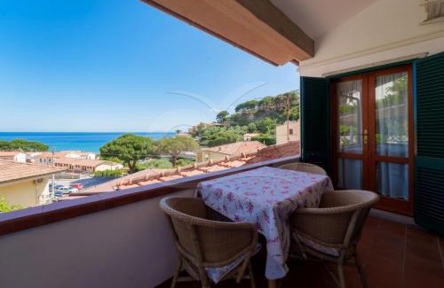 Seccheto Apartment | Oceanfront Retreat at La Rondine su Seccheto - Goelba