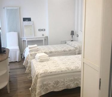 Fizzonasco Bed & Breakfast | Discover La Rosa Bianca: A 9/10 Rated Stay with Kitchen Access