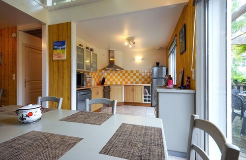 Ramerupt House | Cozy House: Pet-Friendly Retreat with Spa & Breakfast