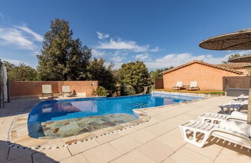 Neoules Bed & Breakfast | Escape to La Rose des Vents: Poolside Oceanfront Bliss