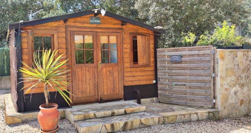 Neoules Bed & Breakfast | Escape to La Rose des Vents: Poolside Oceanfront Bliss