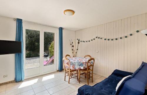 Neoules Apartment | Relax at La Rose Des Vents - Gite with Ocean Views