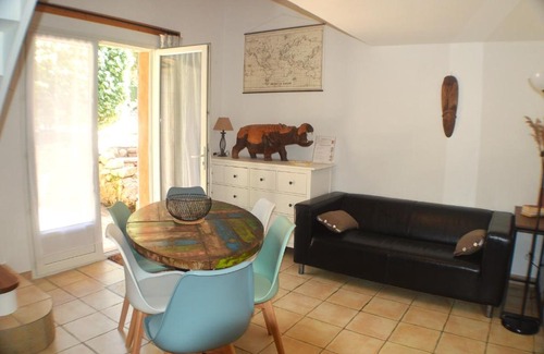 Neoules House | Idyllic Oceanfront Retreat at La Rose des Vents Gite Savane