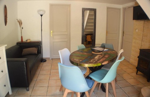 Neoules House | Idyllic Oceanfront Retreat at La Rose des Vents Gite Savane