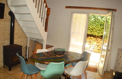 Neoules House | Idyllic Oceanfront Retreat at La Rose des Vents Gite Savane
