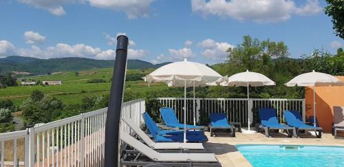 Julienas Hotel | Beautiful La Rose: Oceanfront Retreat with Pool Amenities