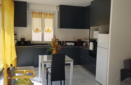 Amboise House | Experience Oceanfront Bliss at La Roseraie with Top Ratings