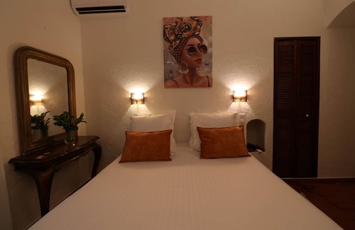 Vence Hotel | Experience LA Roseraie Year-Round with Ocean View & Breakfast