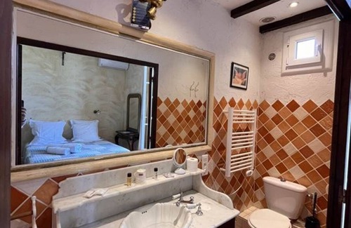Vence Hotel | Experience LA Roseraie Year-Round with Ocean View & Breakfast