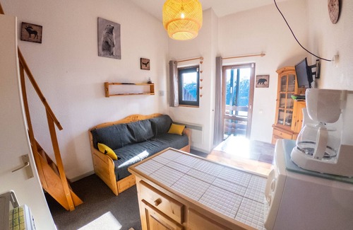 La Rosiere Apartment | Cozy La Rosière Apartment for 6 with Balcony & Garage