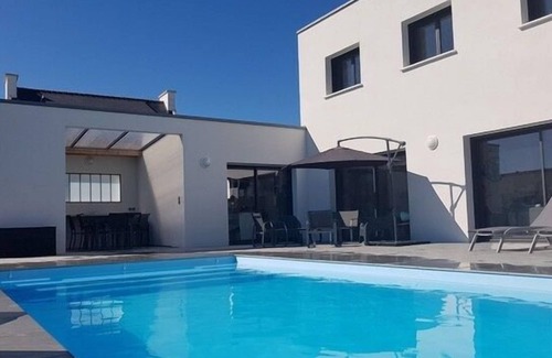 Roscoff Villa | Villa La Roskoker: Private Pool & Beach Access in Roscoff