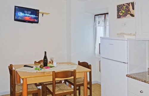 Pieve Apartment | Experience La Rotonda Uliveto Apartment with Family-Friendly Perks