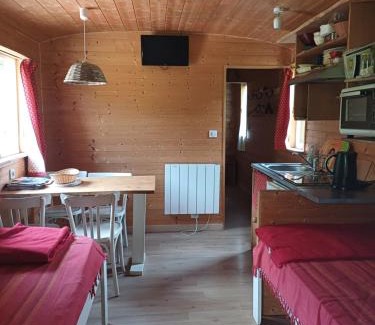 Mouhers House | La Roulotte Authentique au pays de George Sand avec piscine