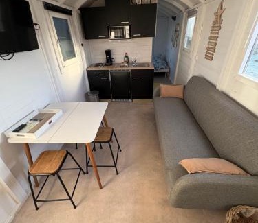 Frasnes-lez-Buissenal House | La Roulotte de Papou - 2 adultes & 1 enfant