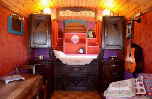 Dompierre-les-Ormes House | Pet-Friendly Oceanfront Retreat: La Roulotte de la Fay