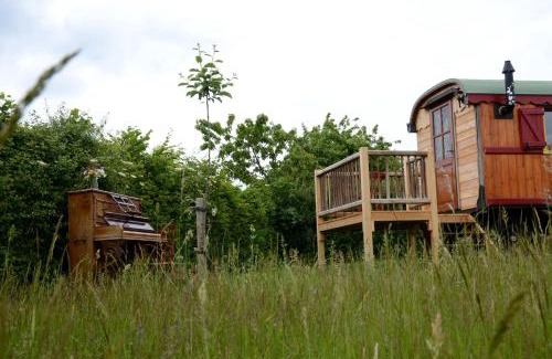 Dompierre-les-Ormes House | Pet-Friendly Oceanfront Retreat: La Roulotte de la Fay