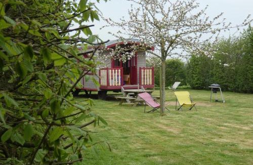 Cheux House | Pet-Friendly La Roulotte des Matis with Oceanfront Views