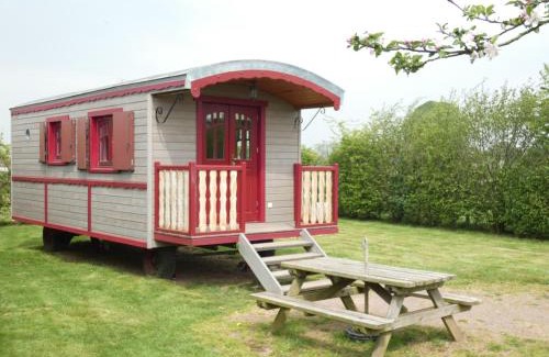 Cheux House | Pet-Friendly La Roulotte des Matis with Oceanfront Views