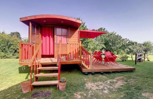 Villeneuve-de-Riviere House | Experience La Roulotte du Cagire: 9.6/10 Guest Favorite