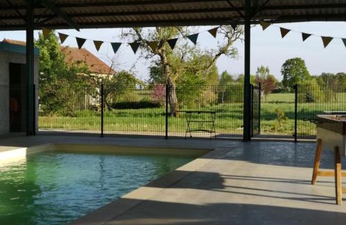 Beaulon Bed & Breakfast | Experience Oceanfront Bliss at La Roulotte MAGIC! des Grillots