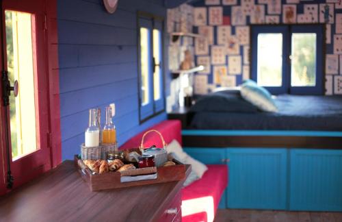 Beaulon Bed & Breakfast | Experience Oceanfront Bliss at La Roulotte MAGIC! des Grillots