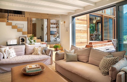 Saint-Pierre-de-Clages Ski Chalet | Elegant La Ruinette Chalet - Family-Friendly Retreat by Verbier