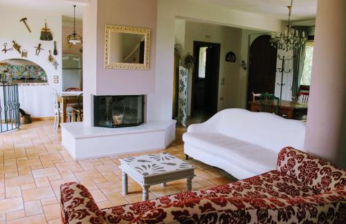 Monteciccardo Apartment | Pet-Friendly Retreat at La Rupe del Falco - Rated 9/10
