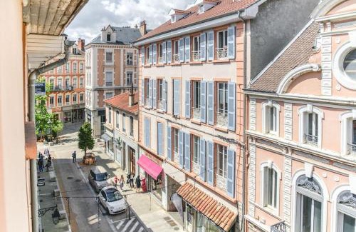 Voiron Apartment | Cozy La Salamandre: Child-Friendly Near the Train Station