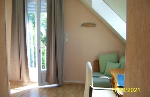 Ecouflant House | Discover La Salamandre: A Budget-Friendly Retreat