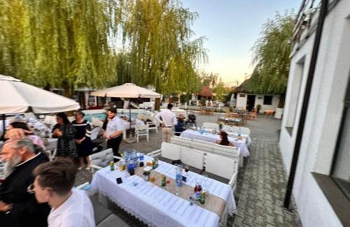 Plopul House | Pet-Friendly La Salcia Linistita with Pool & Ocean View