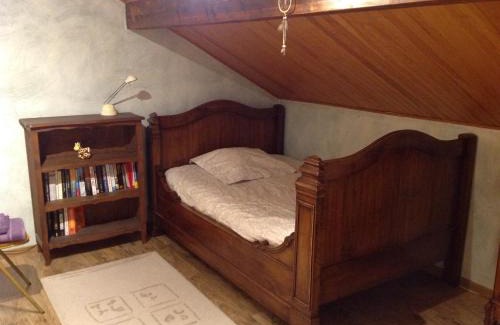 Etrembieres House | Experience La Sapotine: Family-Friendly Dining & High Ratings