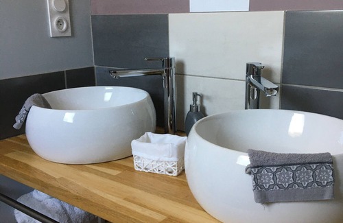 Marcillac-Saint-Quentin Bed & Breakfast | Experience La Sarlamandre: Guest Rated 9.8, Pool & Restaurant