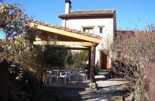 Alameda del Valle Cottage | Family-Friendly La Sauca Rural Apartment with Kitchen Access