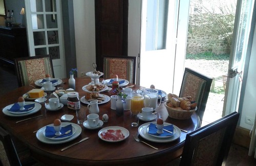 Vailly-sur-Sauldre Bed & Breakfast | Discover La Sauldre: Pet-Friendly Retreat with High Ratings