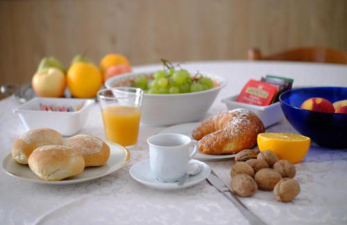 Rho Bed & Breakfast | Discover La Scala Rho B&B: Family-Friendly with Great Dining