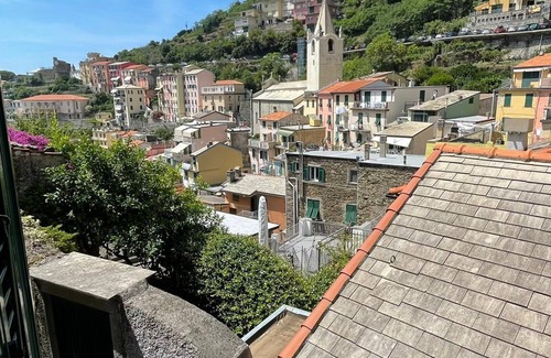Riomaggiore Apartment | Comfortable Vrbo Property with Spa and Pet-Friendly Amenities