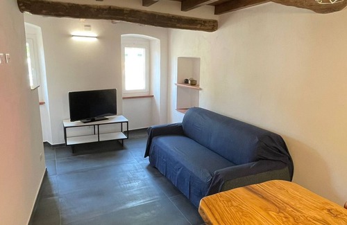 Riomaggiore Apartment | Comfortable Vrbo Property with Spa and Pet-Friendly Amenities