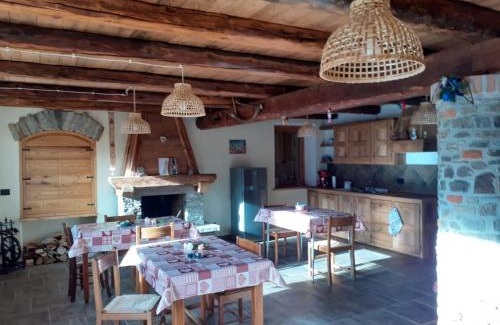 Perrero Bed & Breakfast | Family-Friendly Retreat at La Scuola with Pet Amenities