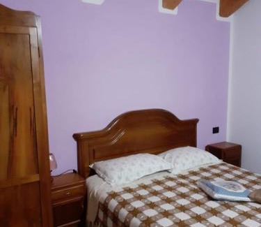 Perrero Bed & Breakfast | Family-Friendly Retreat at La Scuola with Pet Amenities