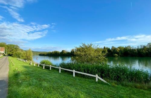 Bois-le-Roi House | Beautiful La Seine: Scenic Stay by River & Fontainebleau