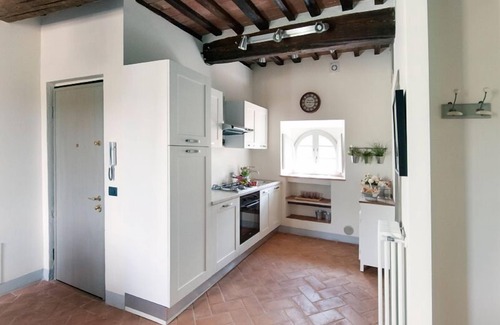 Monteriggioni Apartment | Discover La Senesina: Top-Rated Tuscan Getaway with Spa