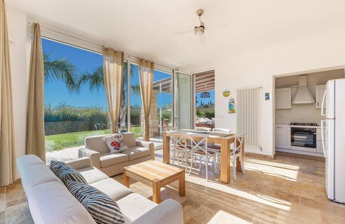 Salve House | Explore Ocean View Bliss at 496 La Serrazza Hotel