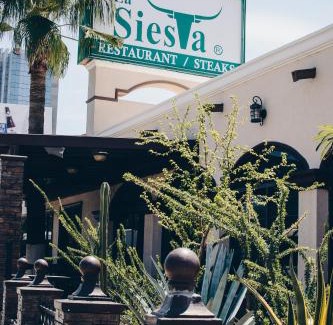 Hermosillo Hotel | Family-Friendly Getaway at La Siesta Hotel with Breakfast