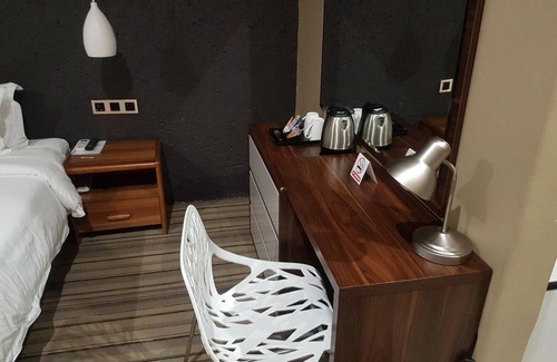 Francistown House | Cozy La Signature Guest House: Family-Friendly & Breakfast Included