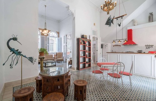 Centro Havana Bed & Breakfast | Discover La Siguaraya: Spa Retreat with Family-Friendly Amenities