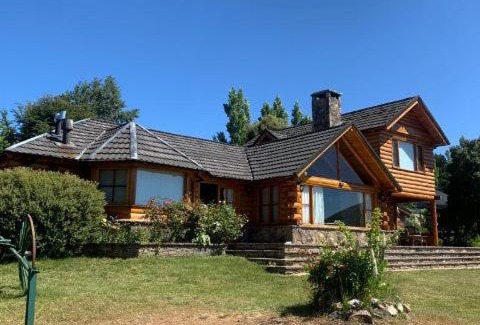 San Martin de los Andes Ski Chalet | Relax at La Soñada Casa de Montaña: 4-Star Retreat