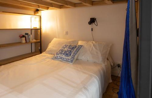 5th Arrondissement Apartment | Welcoming La Sorbonne Fleurie: Family-Friendly Retreat