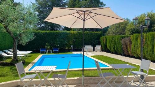 Rocchetta a Volturno Bed & Breakfast | Experience La Sorgente: Oceanfront Retreat with Pool