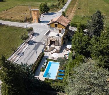 Rocchetta a Volturno Bed & Breakfast | Experience La Sorgente: Oceanfront Retreat with Pool