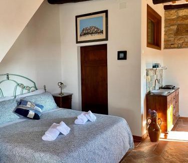 Pitigliano Apartment | Oceanfront La Sorpresa Monolocale with Scenic Valley Views